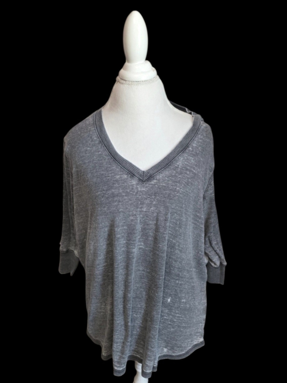 💣 Relaxed V-Neck Short Sleeve Top in Washed Gray